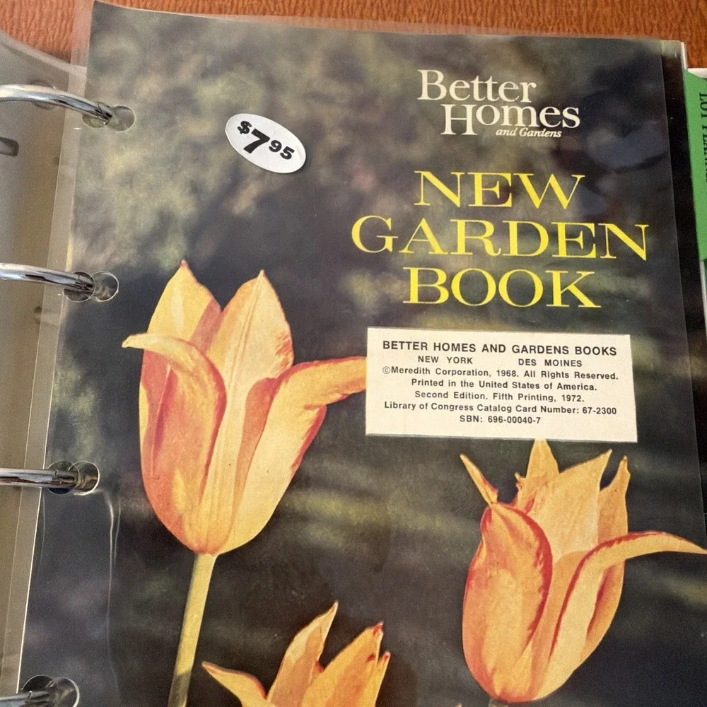 Better Homes and Gardens - New Garden Book 1968 - Vintage guide to Gardening!